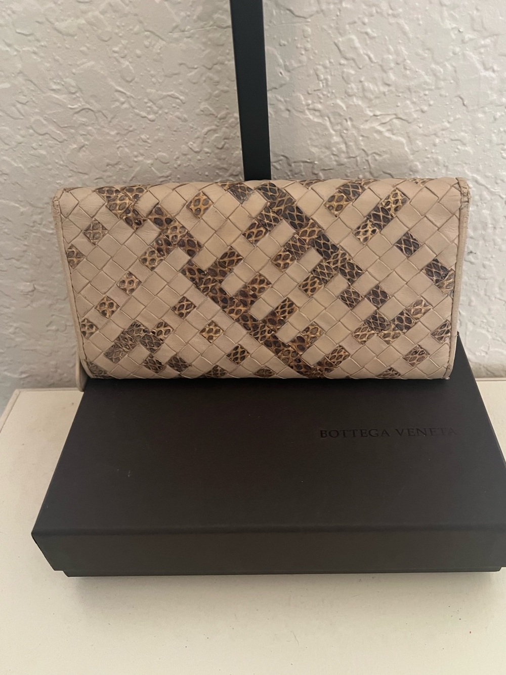 Bottega Veneta Beige Woven Leather Wallet with Print Inlay - Picture 2 of 7